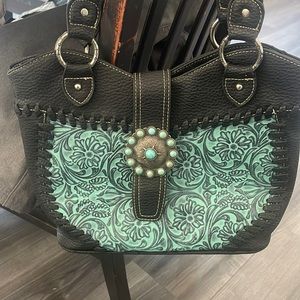 P&G black and turquoise purse